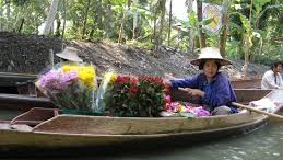 FLOATING MARKET โ FLOATING MARKET WITH BOAT